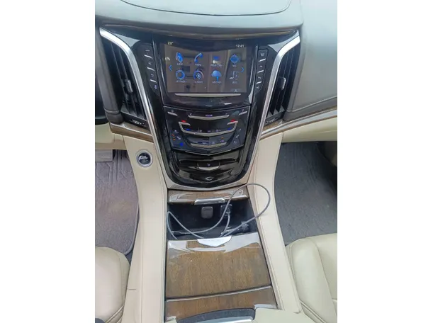 Car image 23