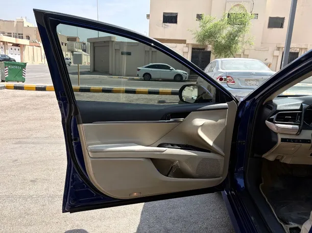 Car image 10