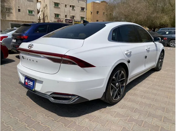 Car image 5