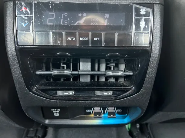 Car image 29