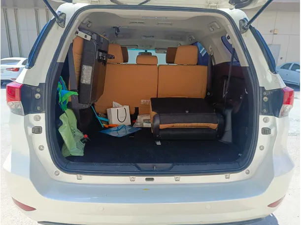 Car image 29