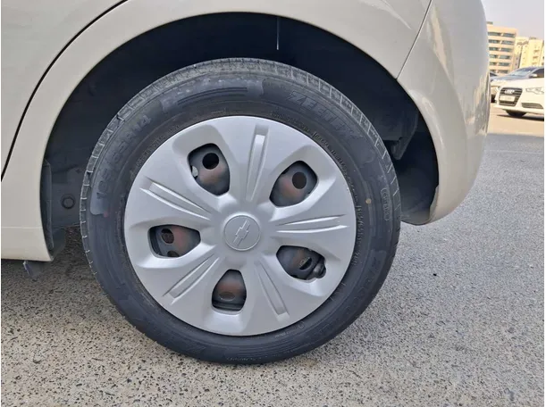 Car image 9