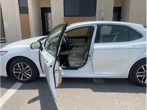 Car image 12