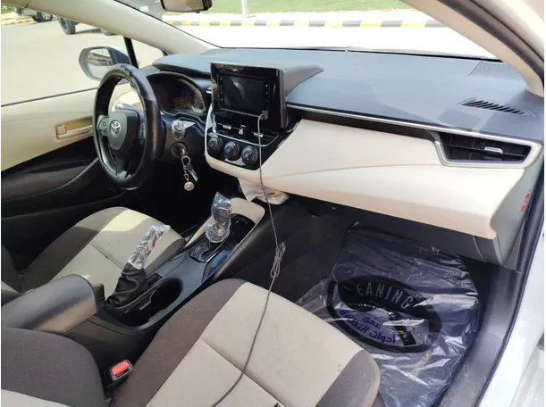 Car image 14