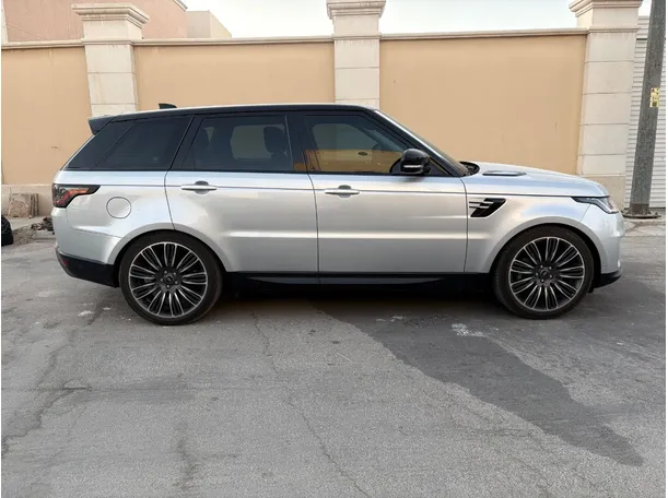 Car image 4