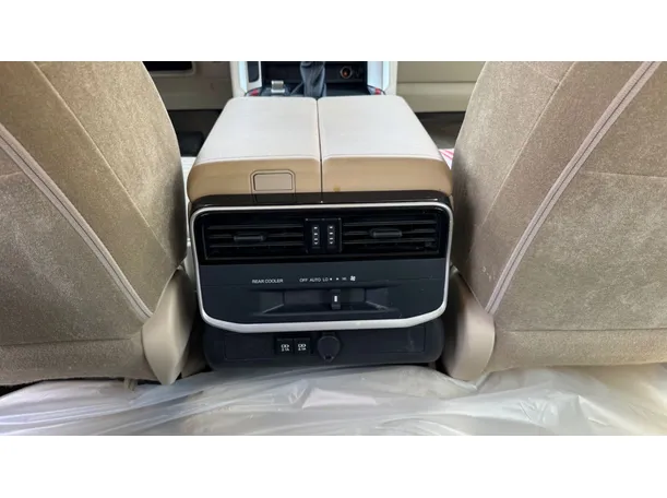Car image 26