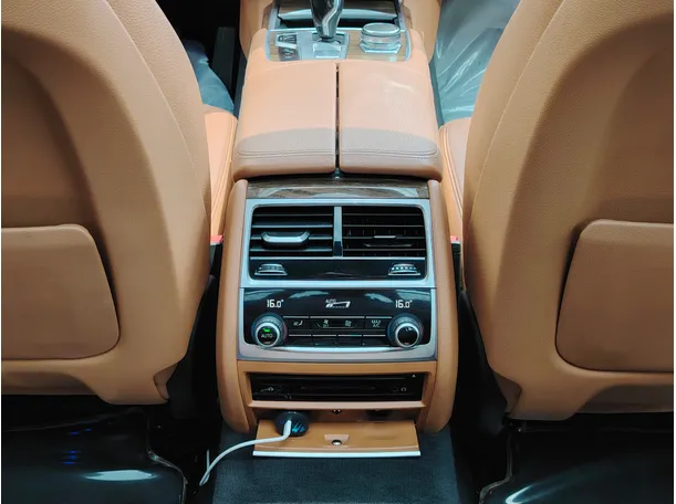 Car image 34