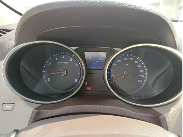 Car image 18