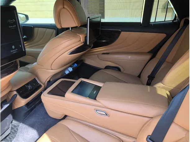 Car image 13