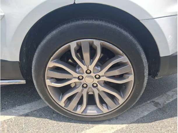 Car image 5