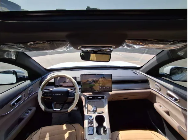 Car image 17