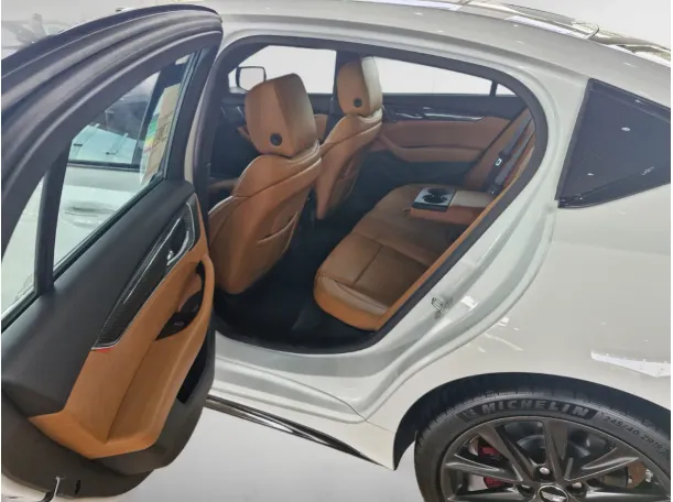 Car image 7