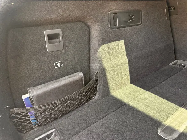 Car image 29