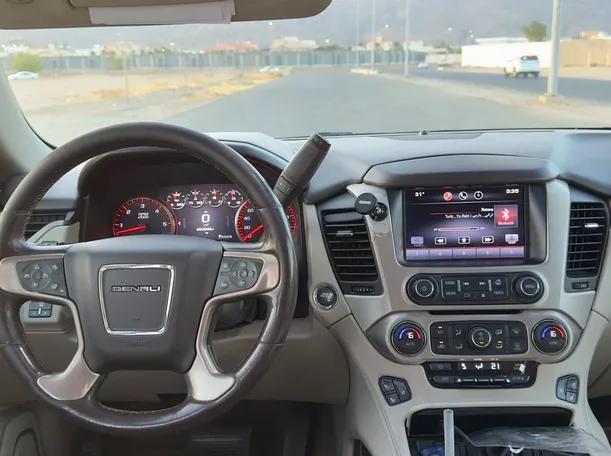 Car image 5