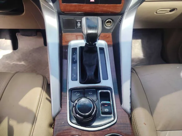 Car image 22