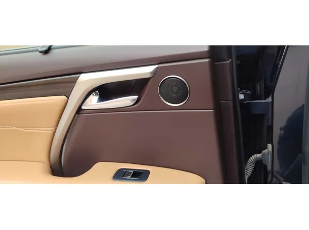 Car image 32