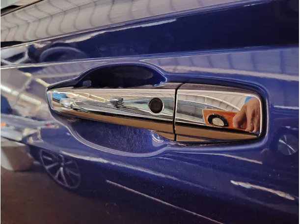 Car image 11