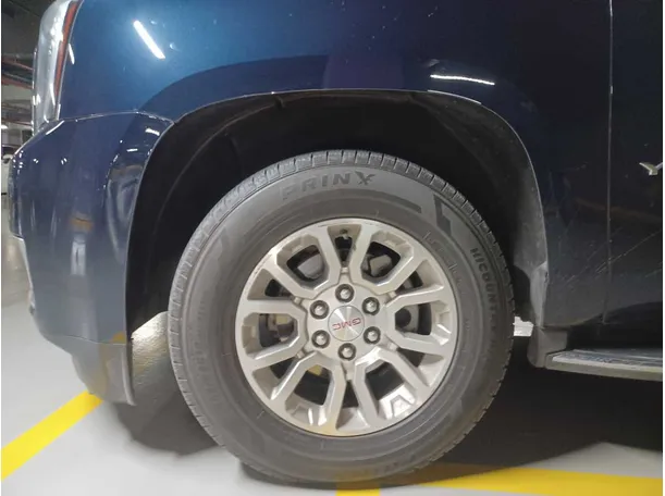 Car image 9