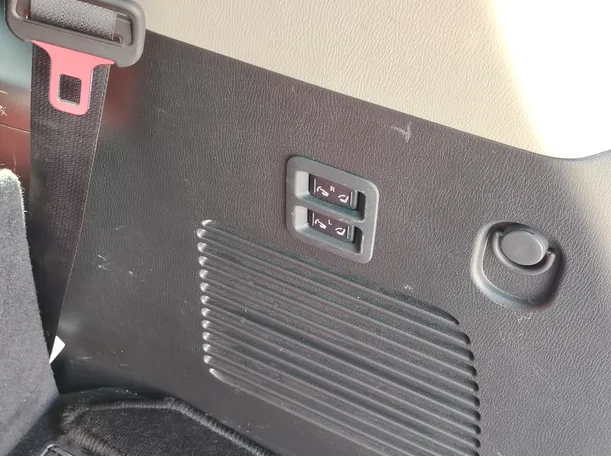 Car image 40