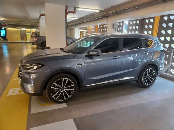 Car image 8