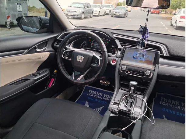 Car image 17