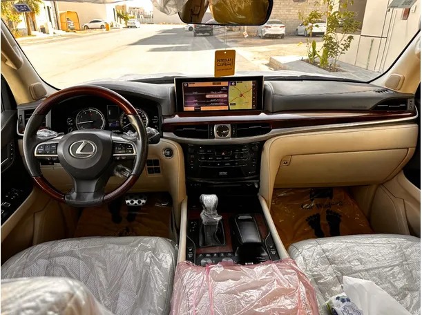 Car image 17