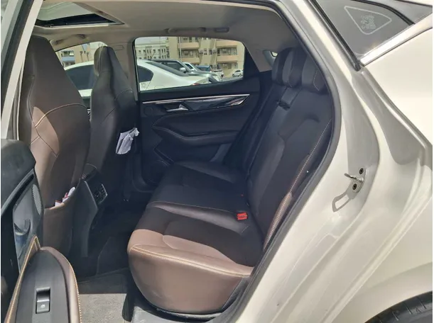 Car image 13