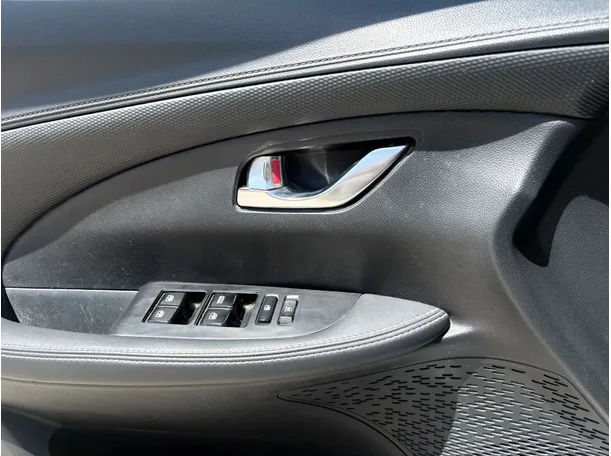 Car image 26