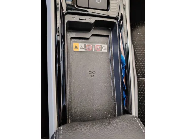Car image 26