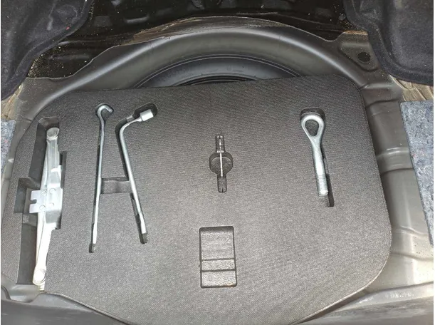 Car image 21