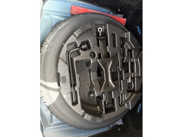 Car image 28