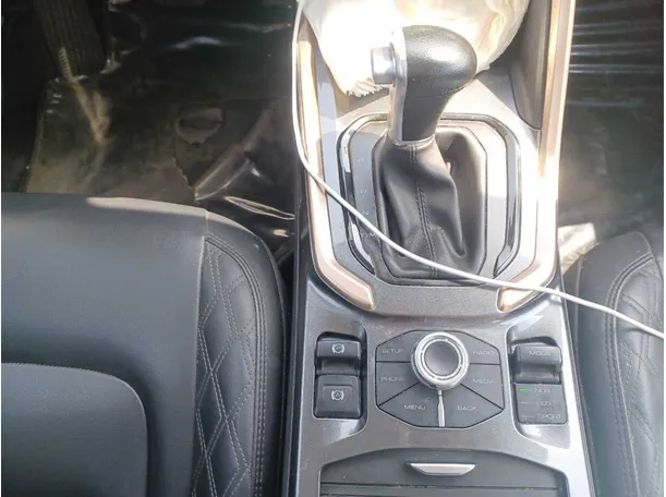 Car image 14