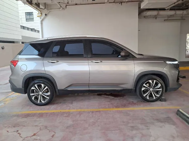 Car image 8