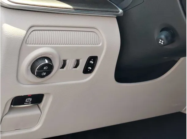 Car image 37