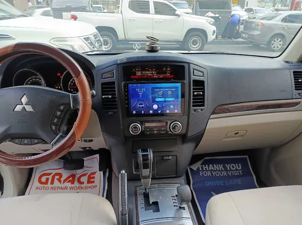 Car image 16