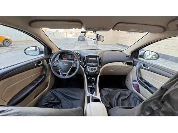 Car image 14