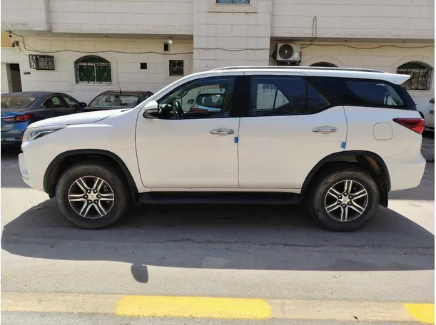 Car image 8