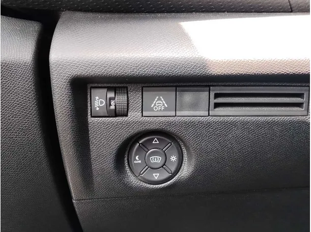 Car image 32