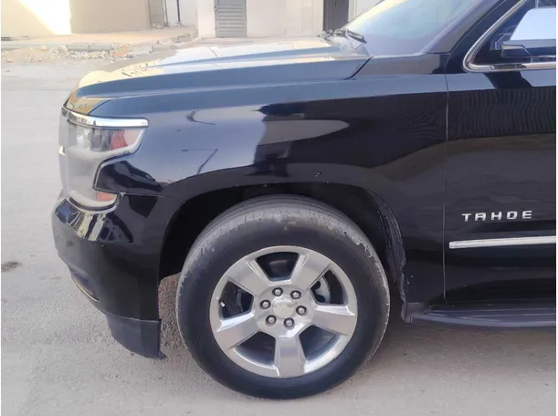 Car image 9