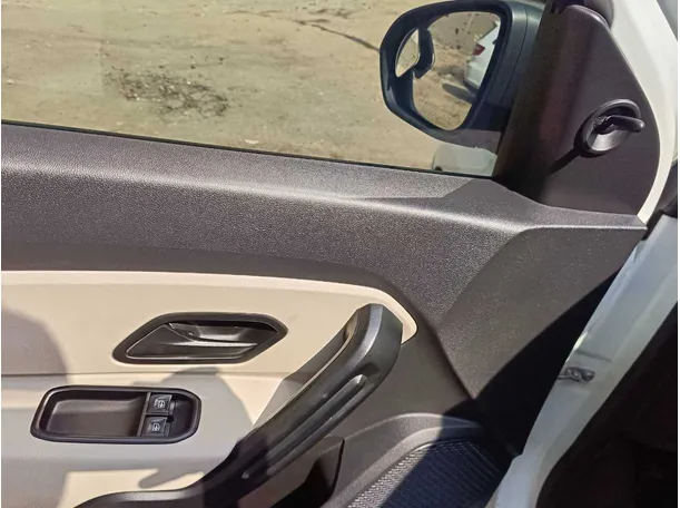 Car image 29