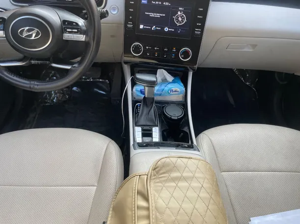Car image 19
