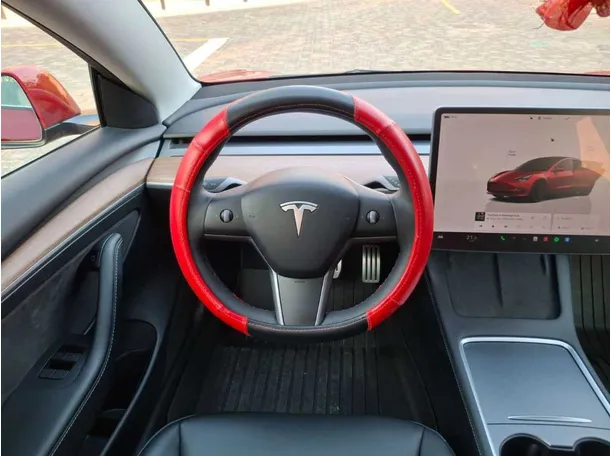 Car image 14