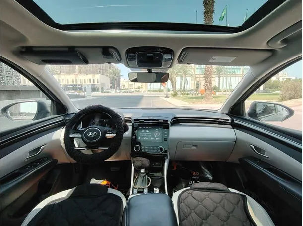 Car image 17