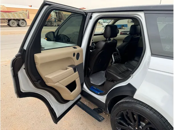 Car image 13