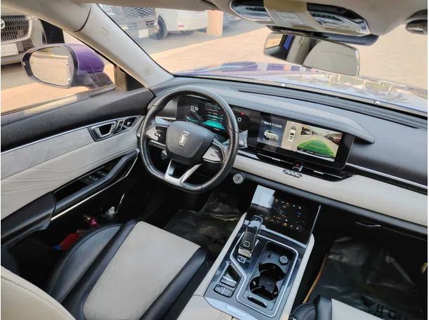Car image 25