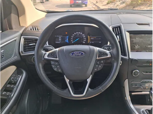 Car image 17