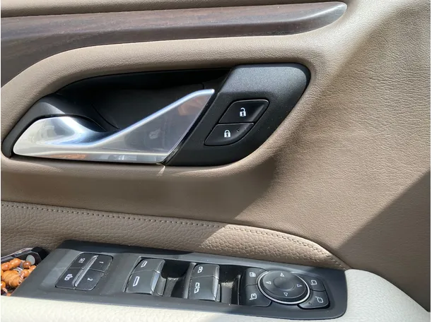 Car image 27