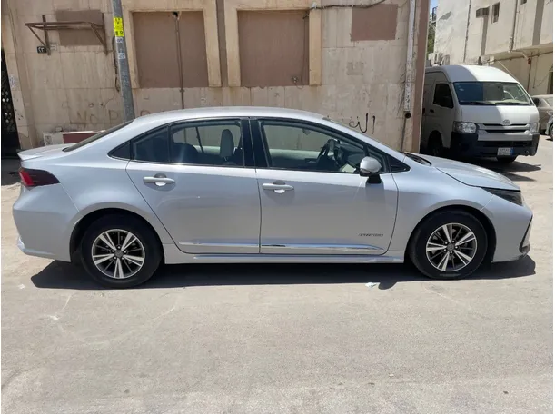 Car image 4