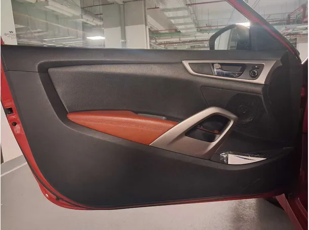 Car image 10