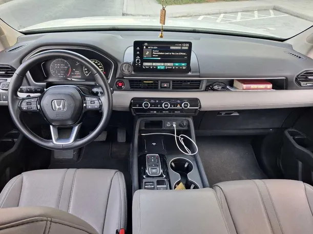 Car image 18